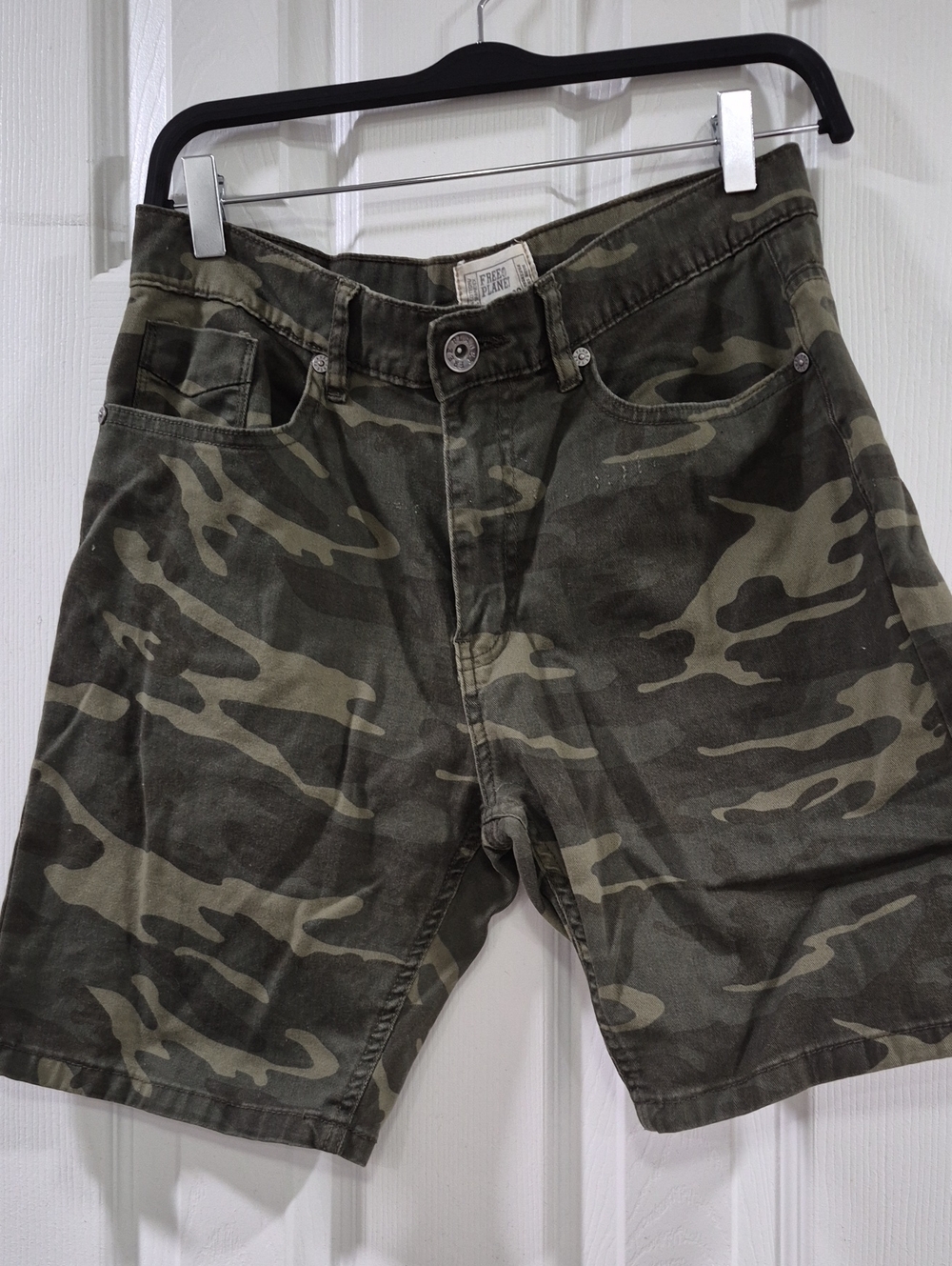 Free Planet Men's Camouflage Cargo Shorts in Olive Green